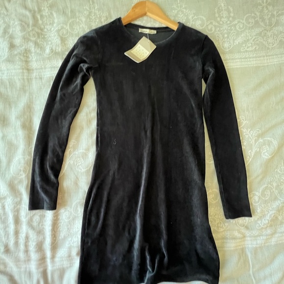 NWT Pull&Bear Velvet Mini Velvet Dress
Size: M - Picture 9 of 9